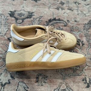 Adidas Gazelle Indoor Magic Beige / Core White / Gum Sole Sneakers